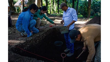 Entregan restos arqueológicos de 3.500 años de antigüedad encontrados en el sitio Los Caracoles 